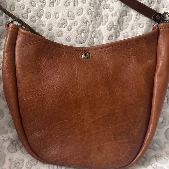 Go Forth Goods Small Celeste Shoulder Bag in Peanut Bison - Picture 3 of 13